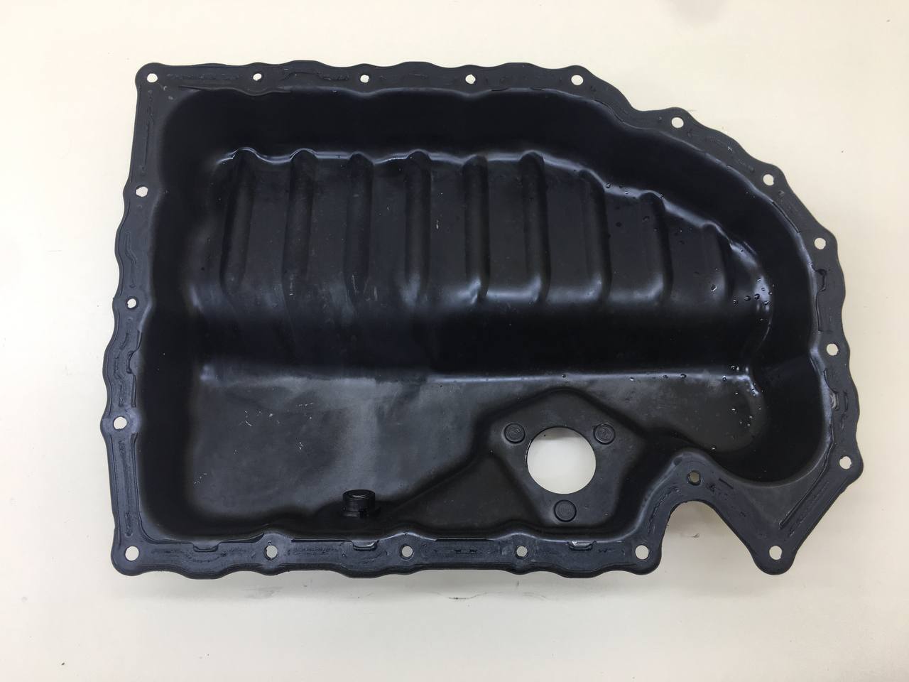 Поддон масляный двигателя Volkswagen Passat B7 2011-2015 Поддон масляный двигателя Volkswagen Passat B7 2011-2015