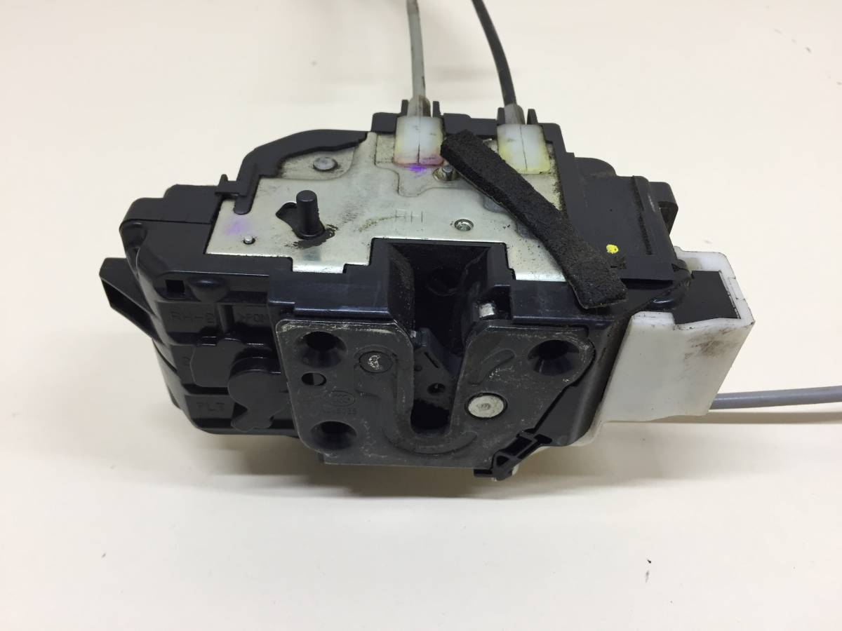 Замок двери задней правой Hyundai ix55 2007-2013