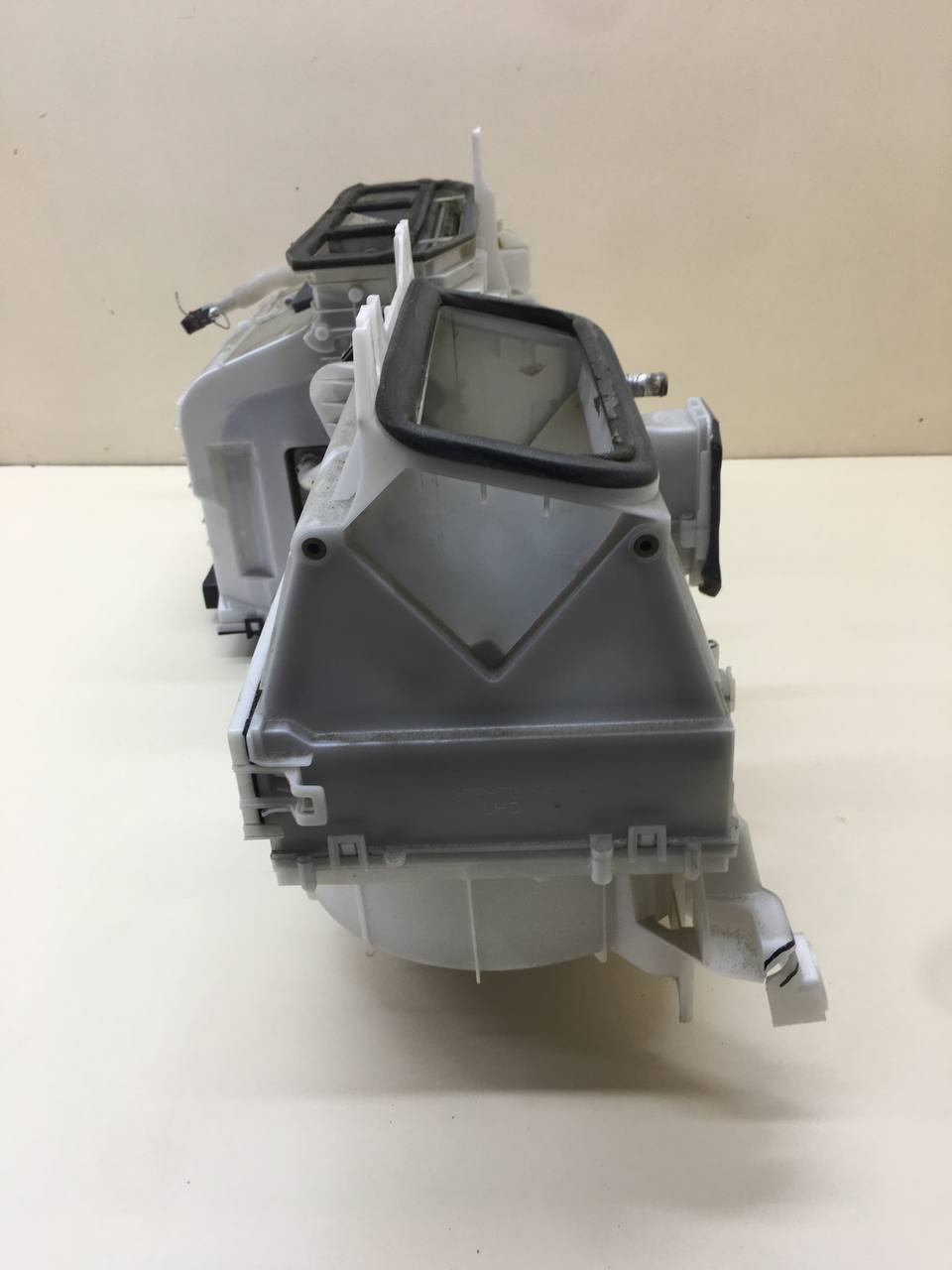 Корпус отопителя Suzuki Grand Vitara 2005-2015 Корпус отопителя Suzuki Grand Vitara 2005-2015