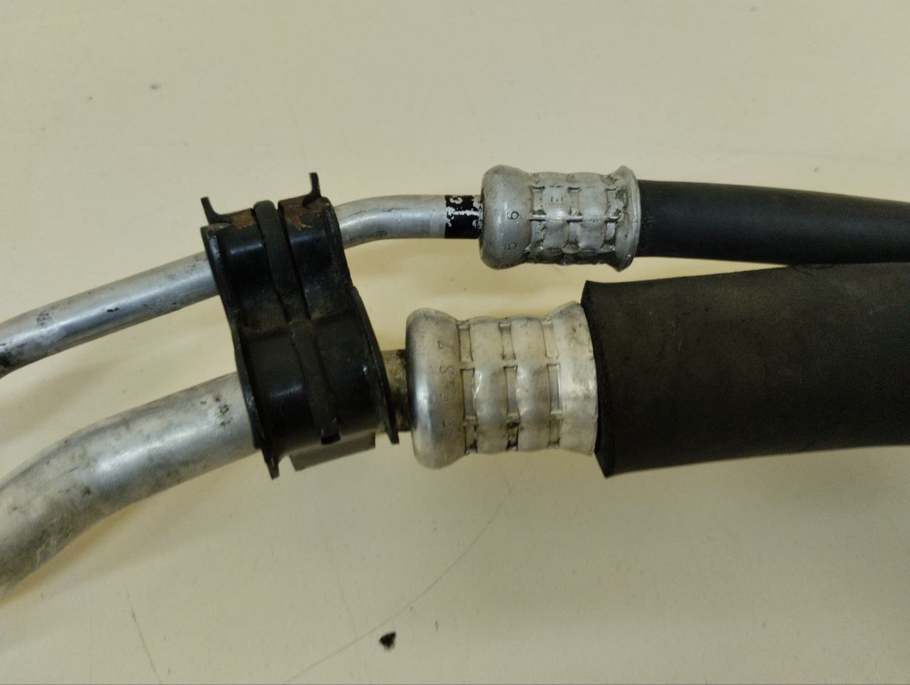 Трубка кондиционера Land Rover Discovery 3 (L319) 2004-2009