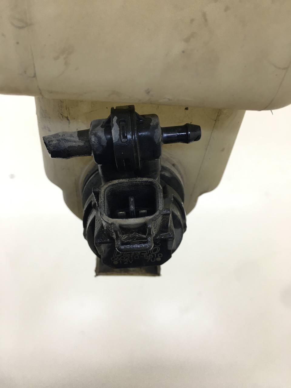 Бачок омывателя лобового стекла Toyota Rav 4 (XA40) 2013-2019