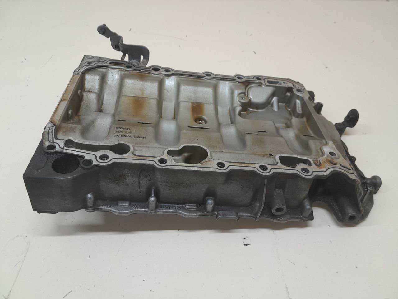 Поддон масляный двигателя Skoda Octavia (A5 1Z-) 2004-2013 Поддон масляный двигателя Skoda Octavia (A5 1Z-) 2004-2013