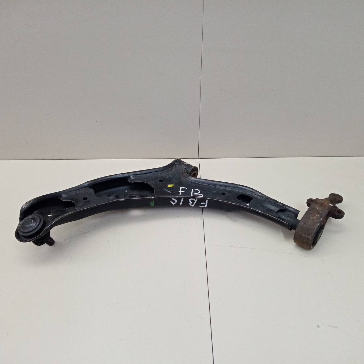 Рычаг передний правый Nissan Almera (N15) 1995-2000
