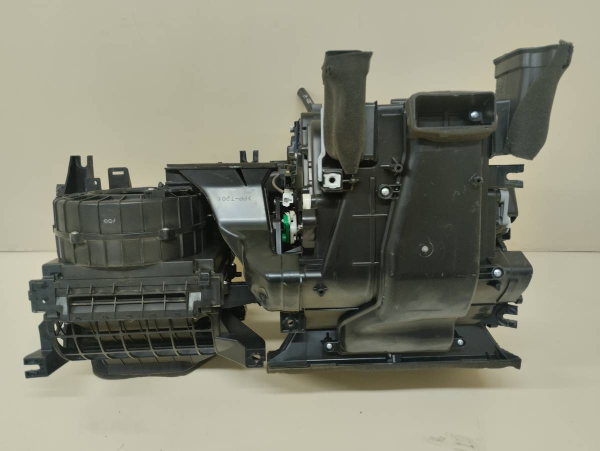 Корпус отопителя Hyundai ix55 2007-2013 Корпус отопителя Hyundai ix55 2007-2013