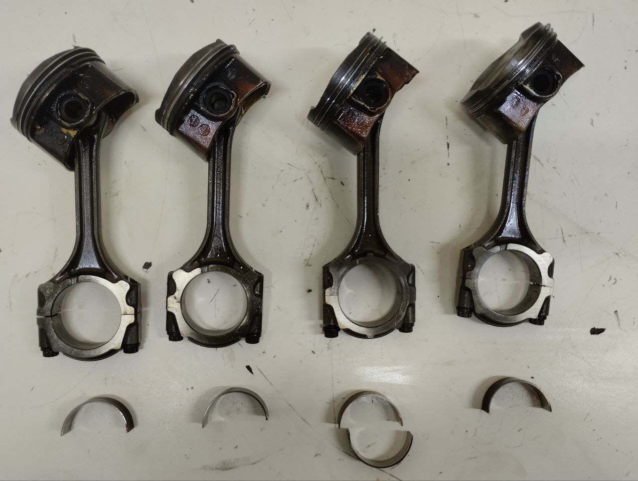Поршень с шатуном Toyota Rav 4 (A30) 2006-2013 Поршень с шатуном Toyota Rav 4 (A30) 2006-2013