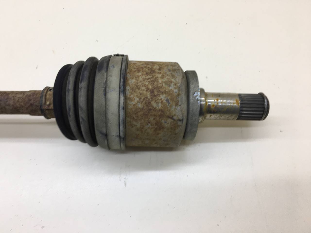 Полуось передняя левая Lada Granta 2011>