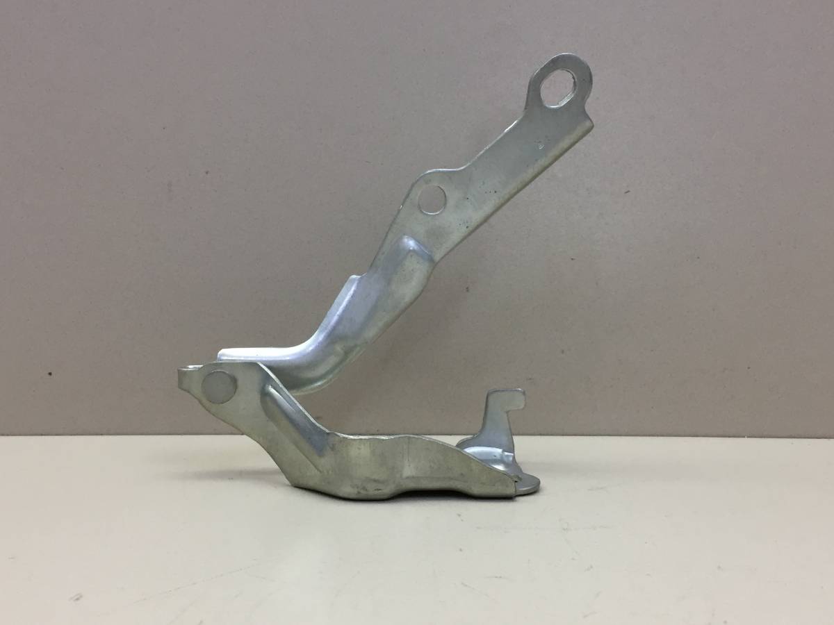 Петля капота правая Toyota Land Cruiser (J100) 1998-2007
