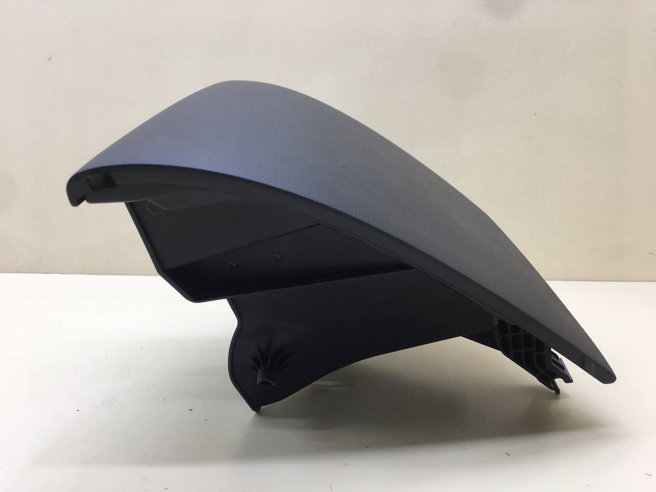 Бардачок Mazda Mazda 2 (DE) 2007-2014