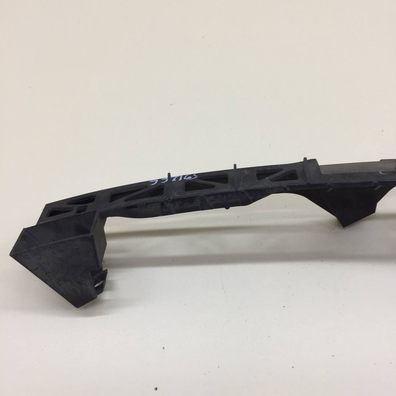 Кронштейн фар правый Mazda Mazda 3 (BK) 2002-2009