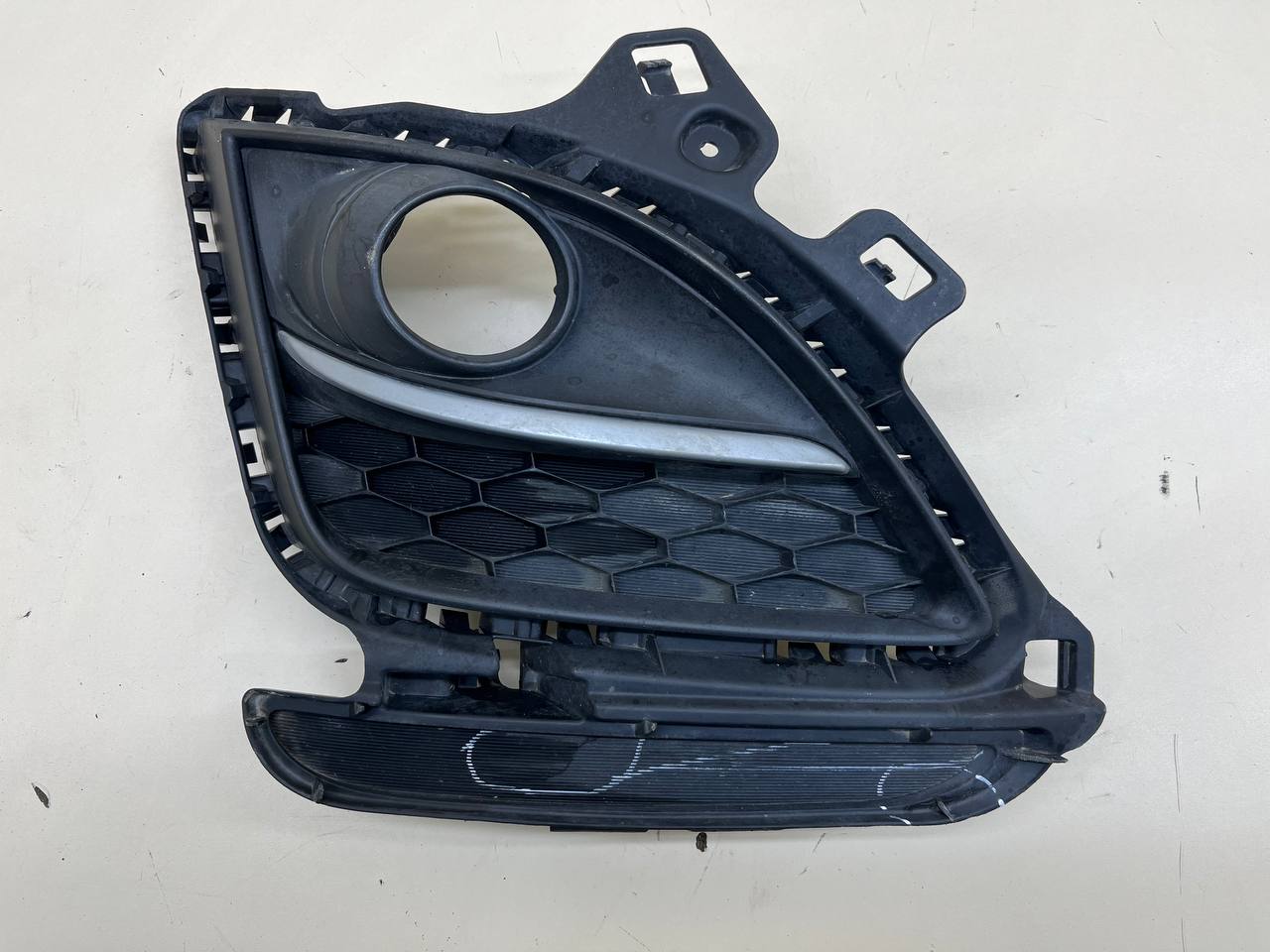 Рамка противотуманной фары правой Mazda Mazda 6 (GH) 2007-2012