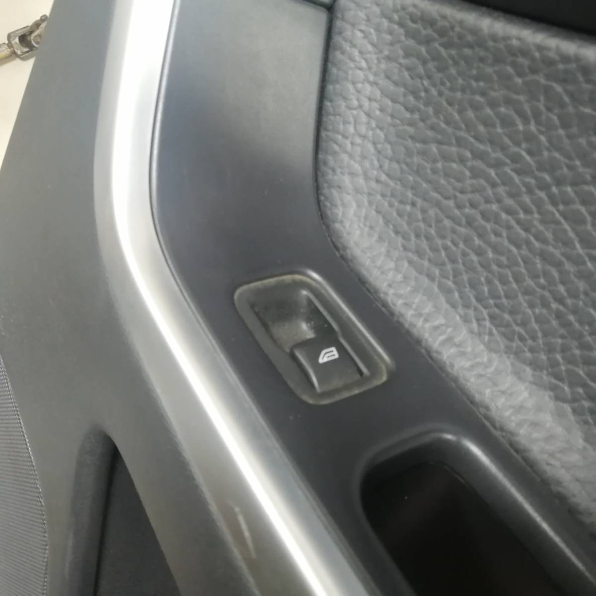 Обшивка двери задней правой Volvo XC60 2008-2017