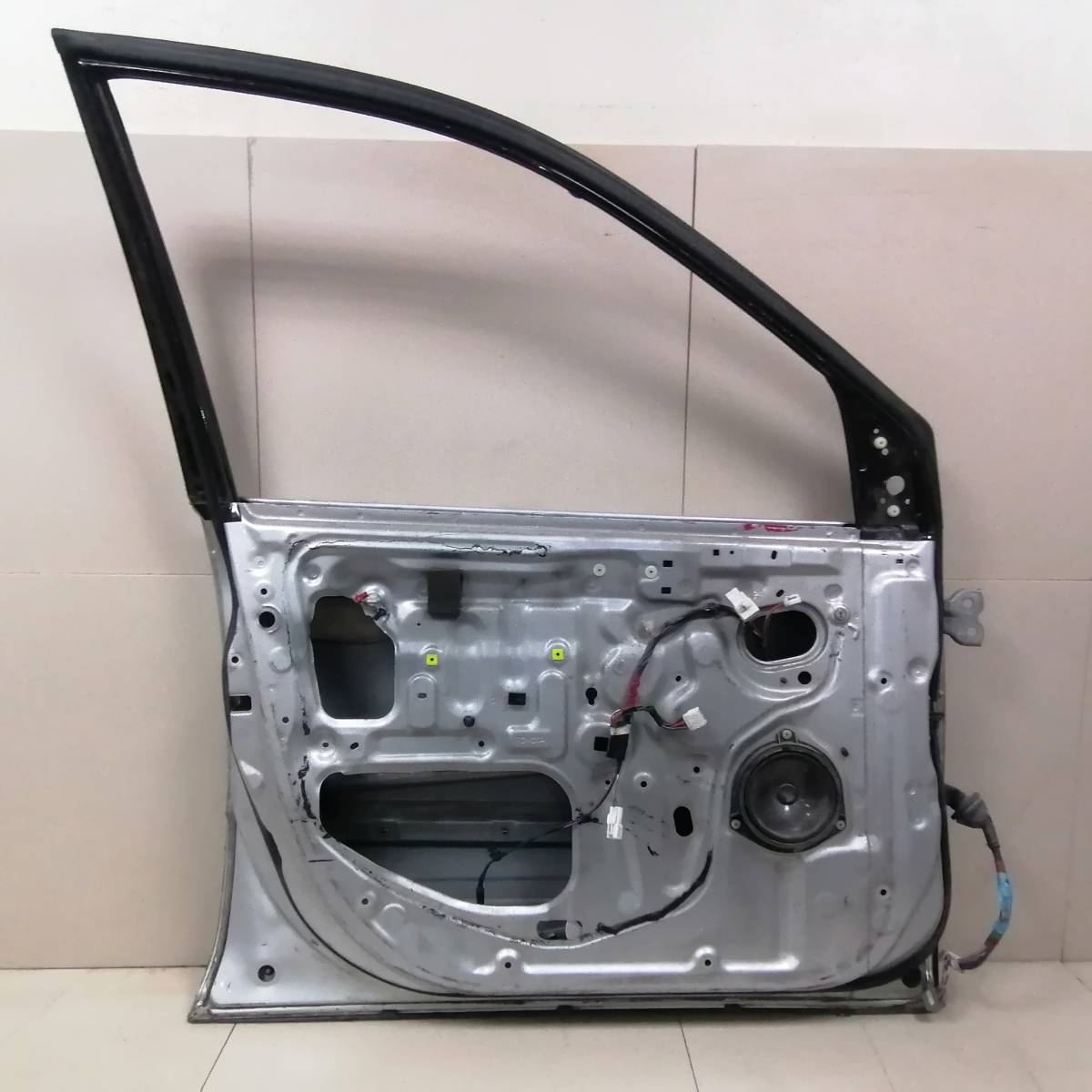 Дверь передняя левая Toyota Ipsum (SXM10) 1996-2001