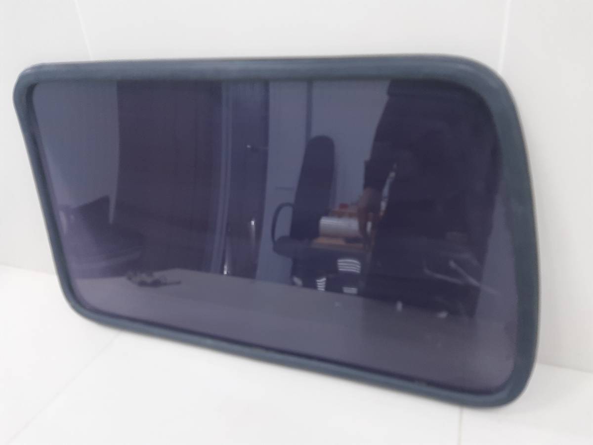 Стекло кузовное глухое правое Toyota Land Cruiser (J80) 1990-1998