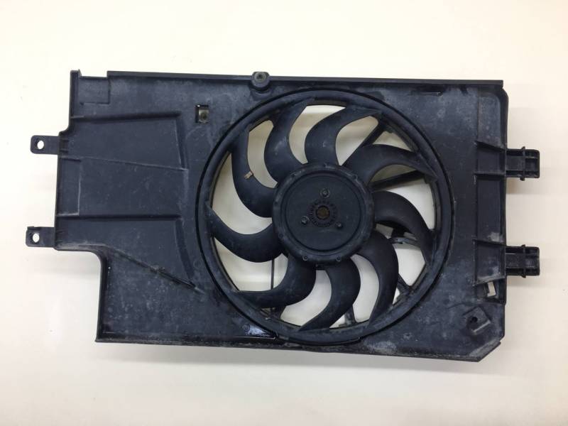 Диффузор вентилятора Lada Granta 2011>