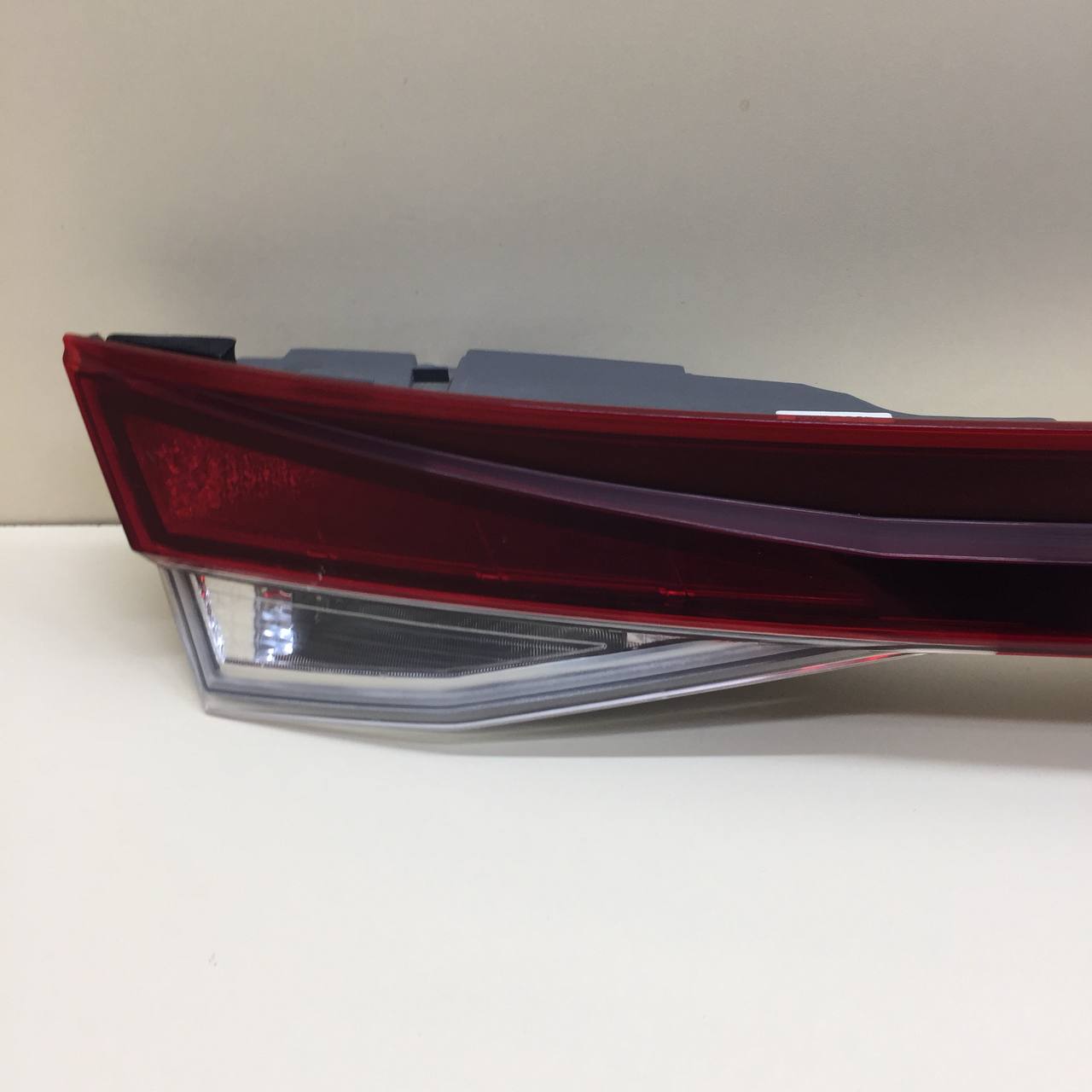 Фонарь задний внутренний левый Hyundai Elantra (CN7) 2020>