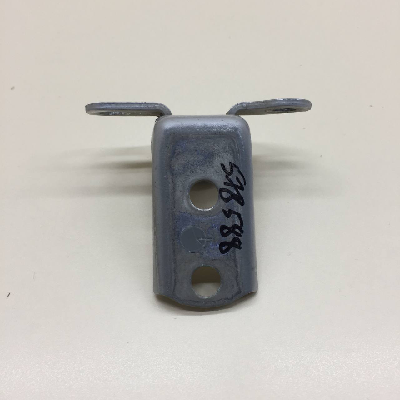 Петля двери задней правой нижняя Toyota Corolla E180 2013-2019