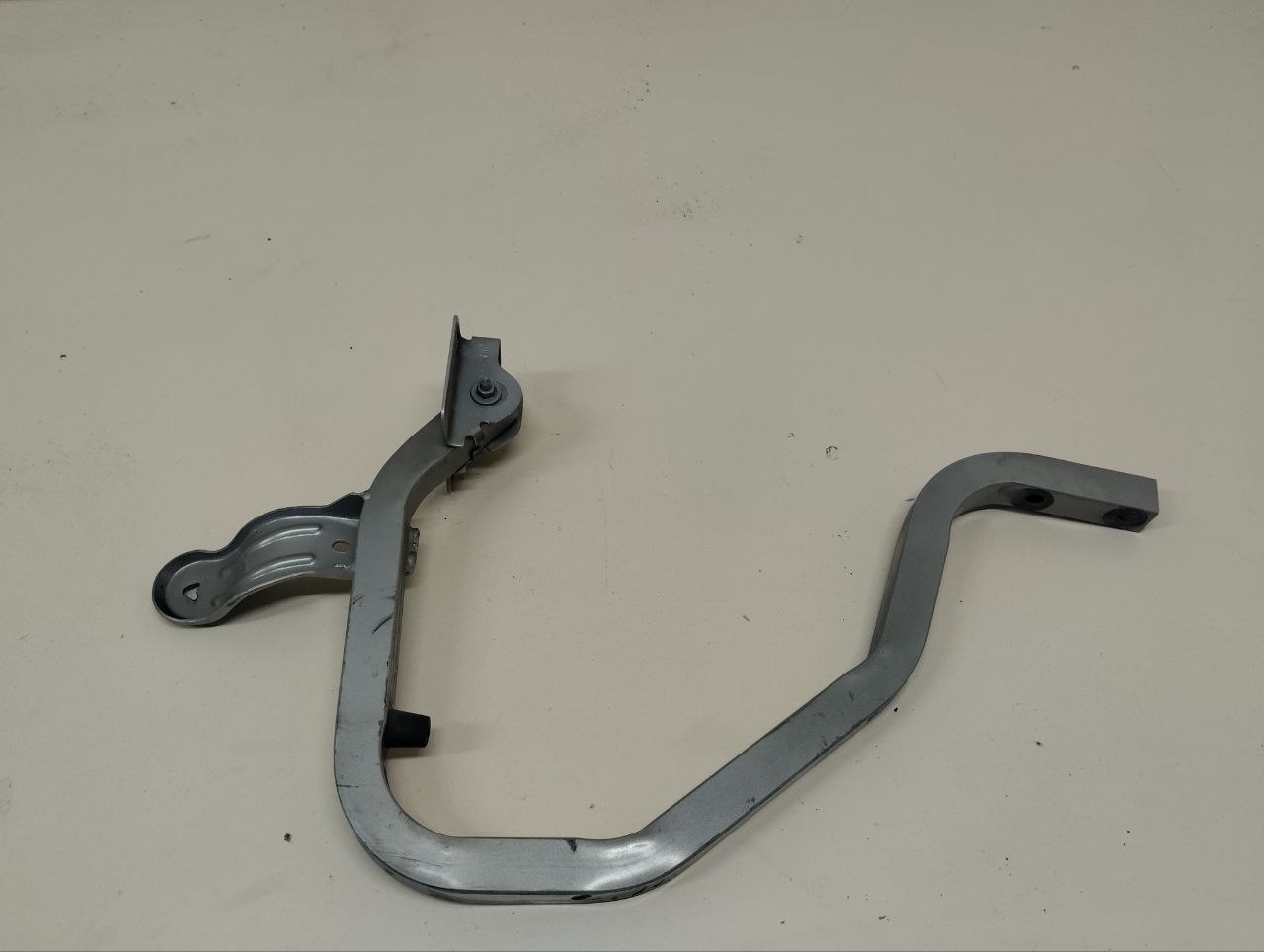 Петля крышки багажника Renault Logan (1) 2005-2014 Петля крышки багажника Renault Logan (1) 2005-2014