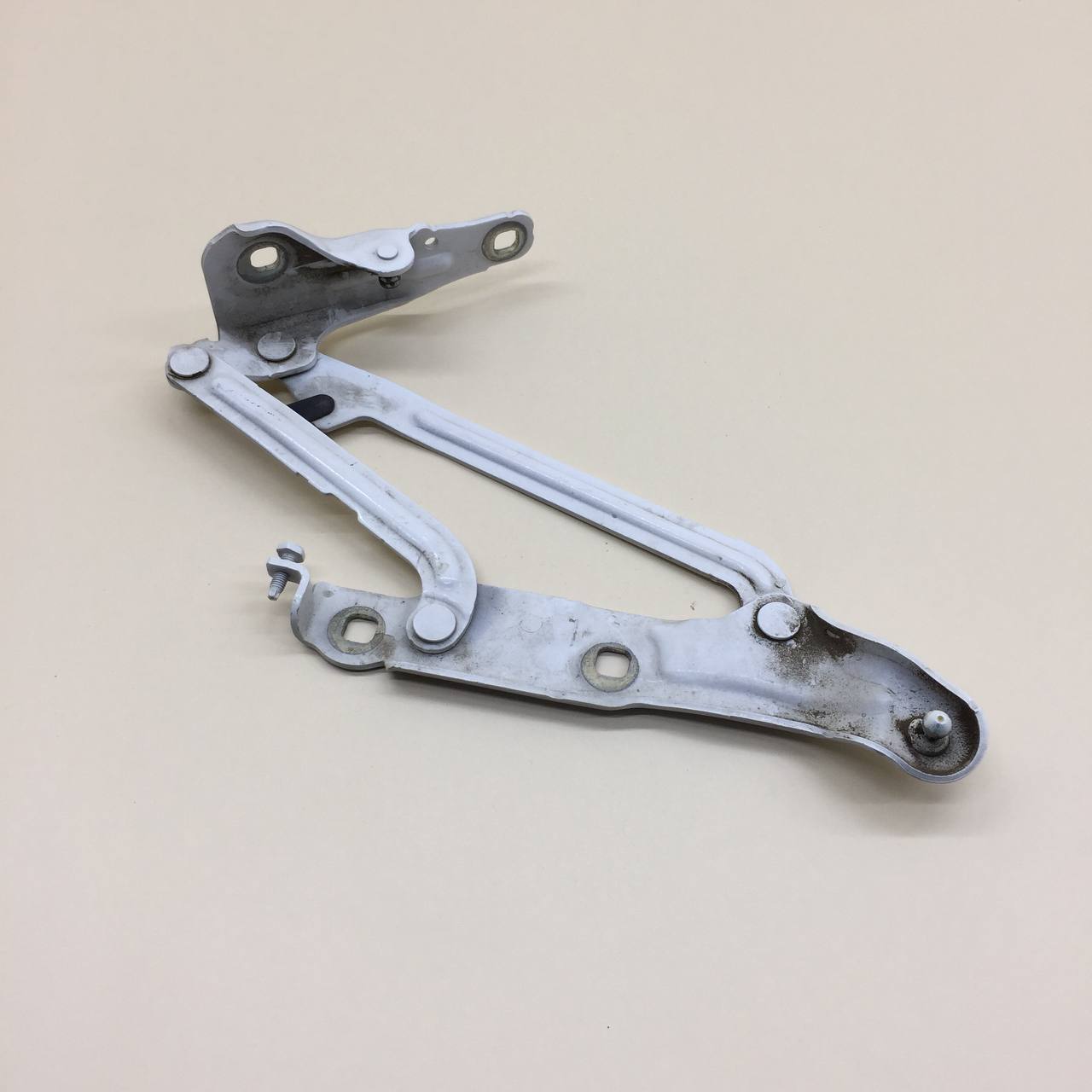 Петля крышки багажника Ford Mondeo 4 2007-2015