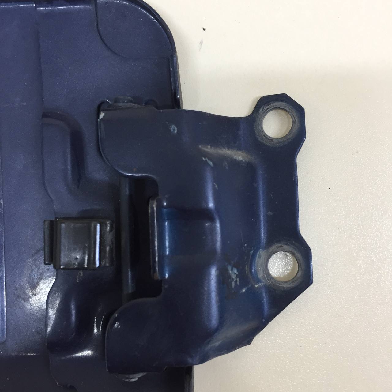 Лючок бензобака Mitsubishi Pajero/Montero Sport (K9) 1997-2008 Лючок бензобака Mitsubishi Pajero/Montero Sport (K9) 1997-2008