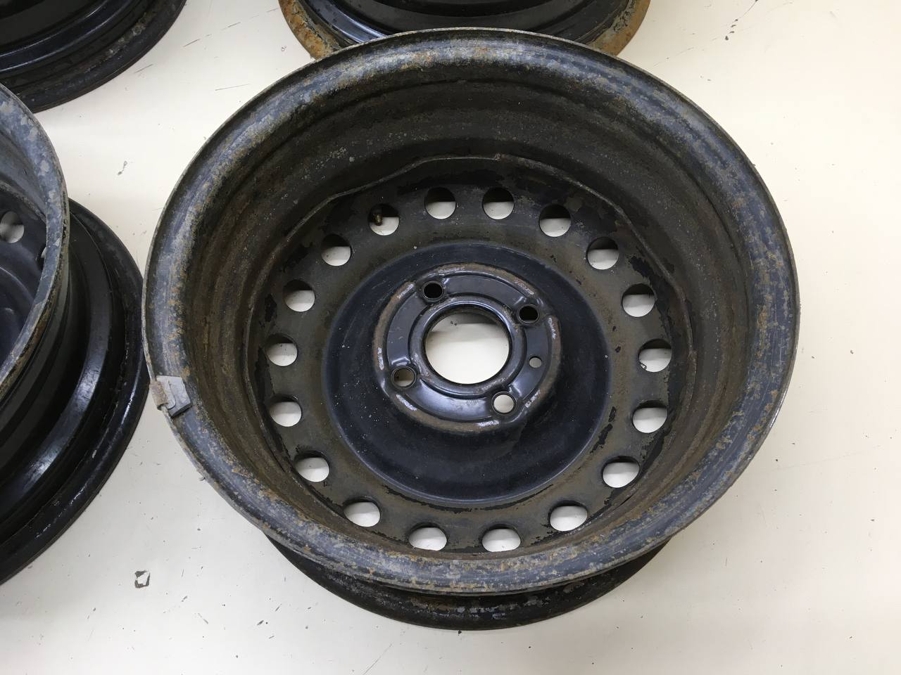 Диски к-кт R15 Штампованные