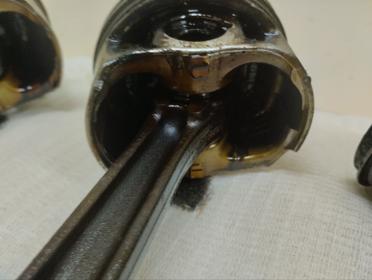 Поршень с шатуном Audi Q5 (8R) 2008-2017