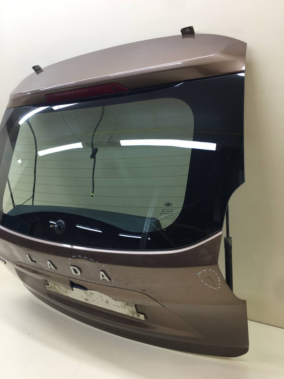 Дверь багажника со стеклом Lada X-RAY 2016> Дверь багажника со стеклом Lada X-RAY 2016>