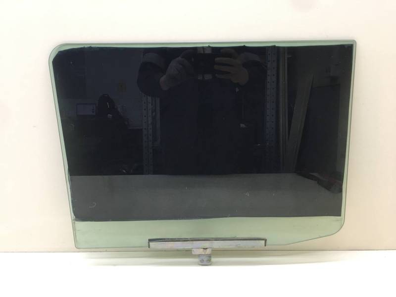 Стекло двери задней левой Lada Niva 2131 1993>