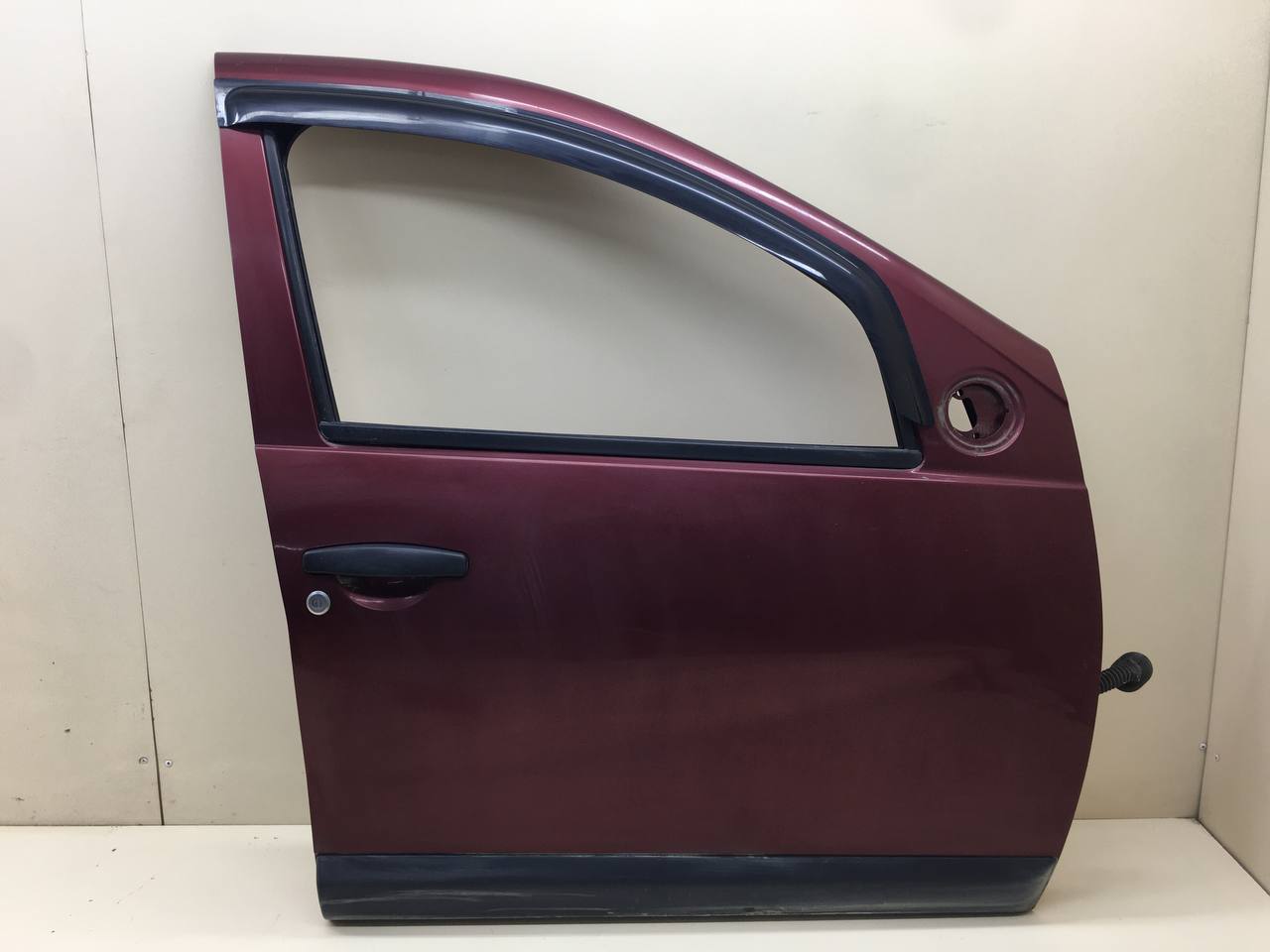 Дверь передняя правая Renault Sandero 2009-2014 Дверь передняя правая Renault Sandero 2009-2014