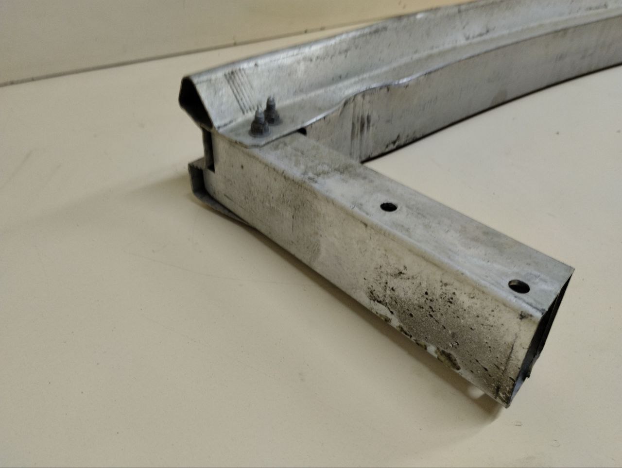 Усилитель заднего бампера Audi Q5 (8R) 2008-2017