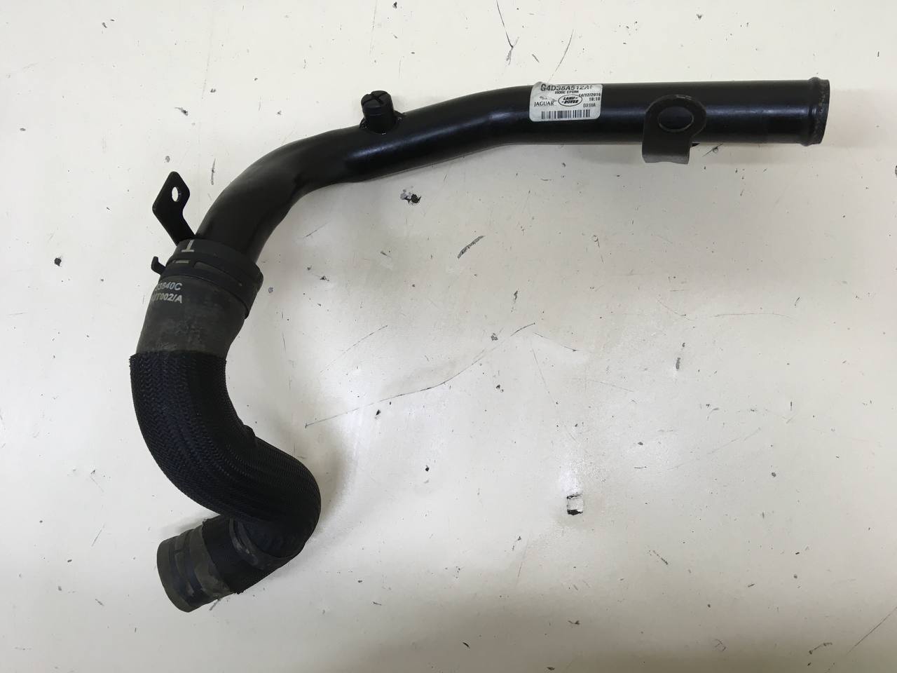Патрубок Jaguar XE (760) 2014-2021 Патрубок Jaguar XE (760) 2014-2021