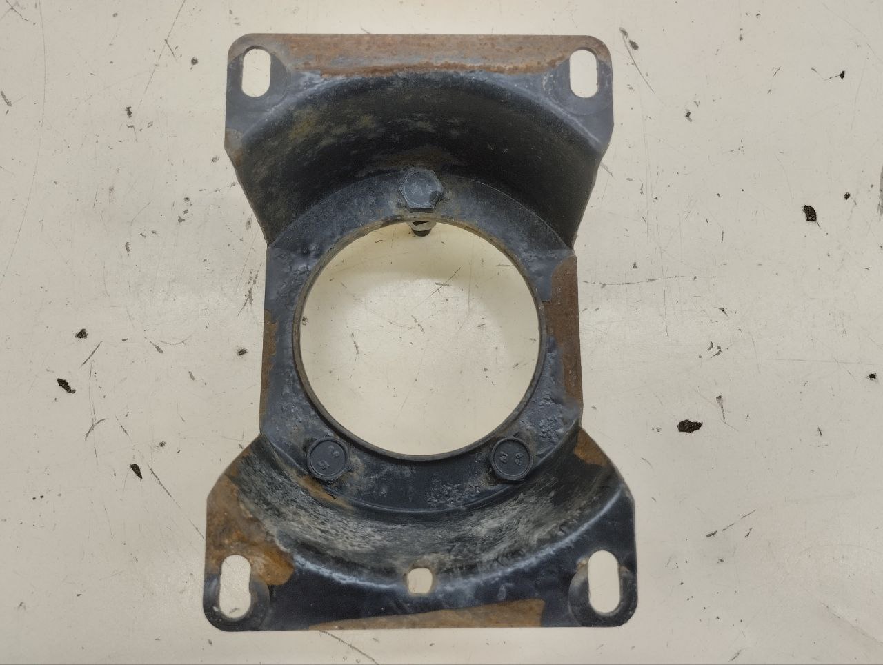 Кронштейн запасного колеса Chevrolet Niva 2009-2020