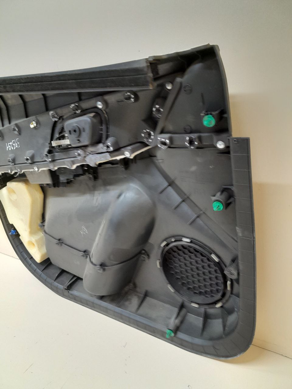 Обшивка двери передней правой Chevrolet Cruze (J300) 2009-2016