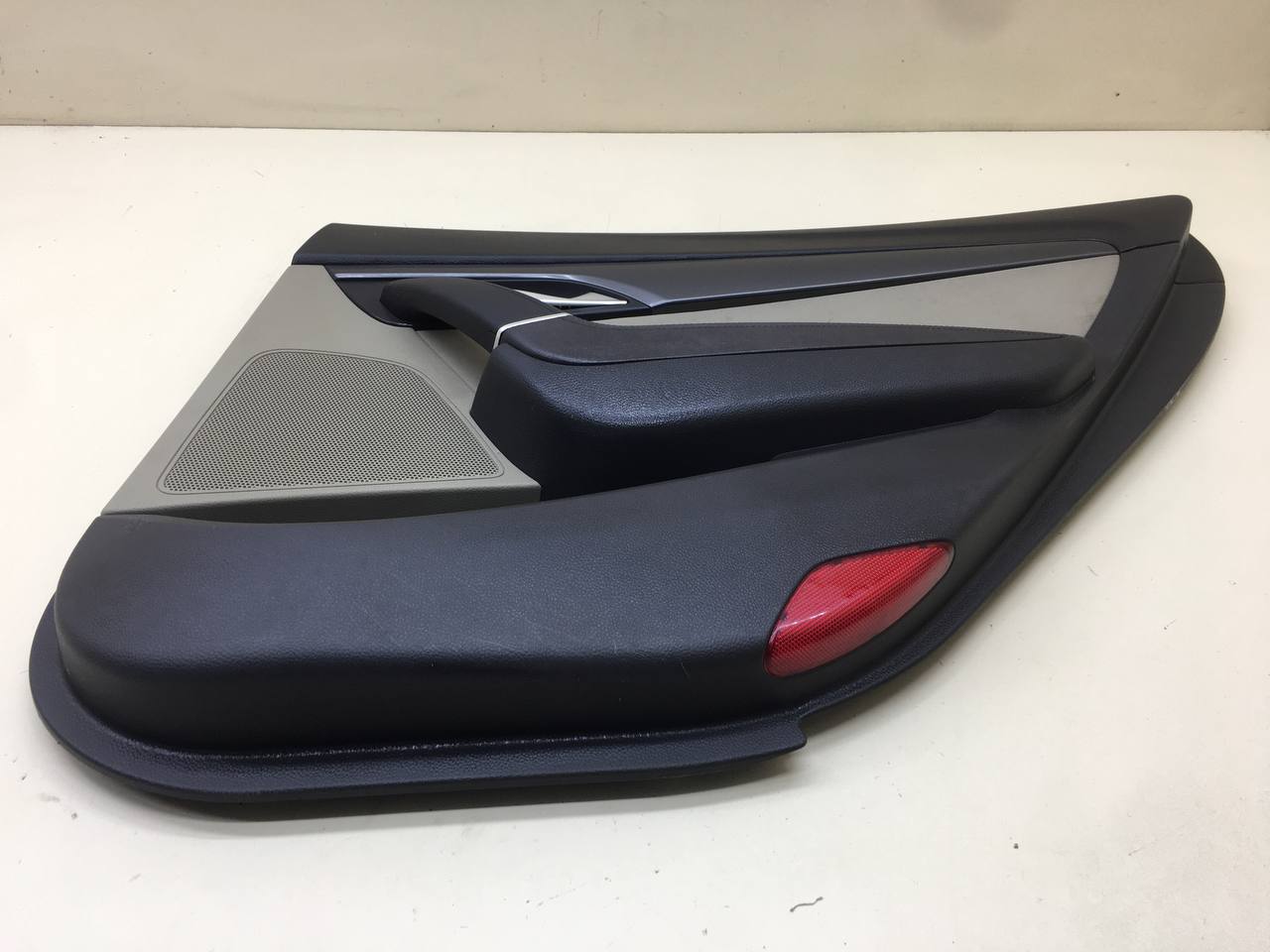 Обшивка двери задней правой Hyundai i40 (VF) 2011>