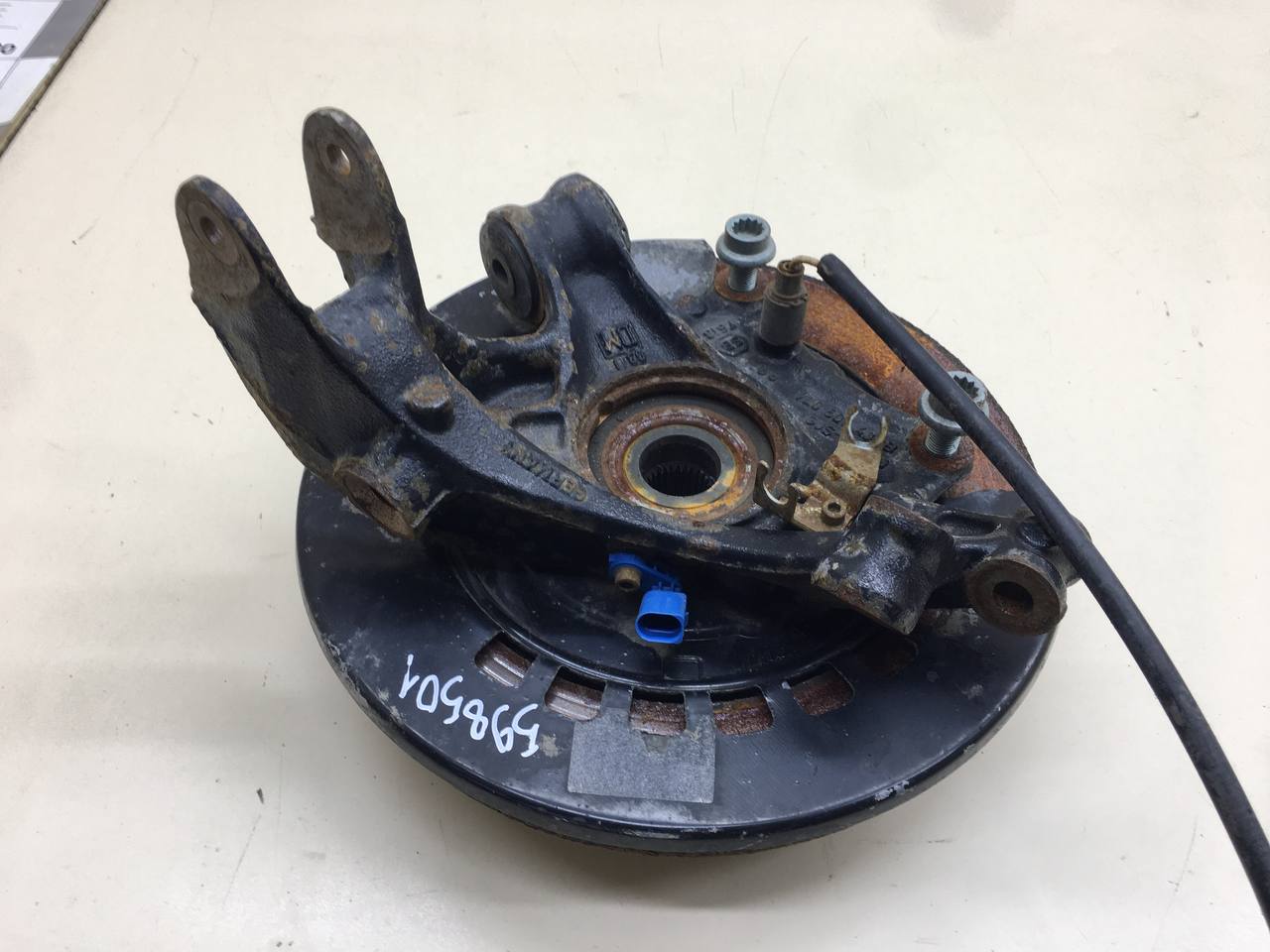 Кулак поворотный задний правый Porsche Cayenne 2003-2010