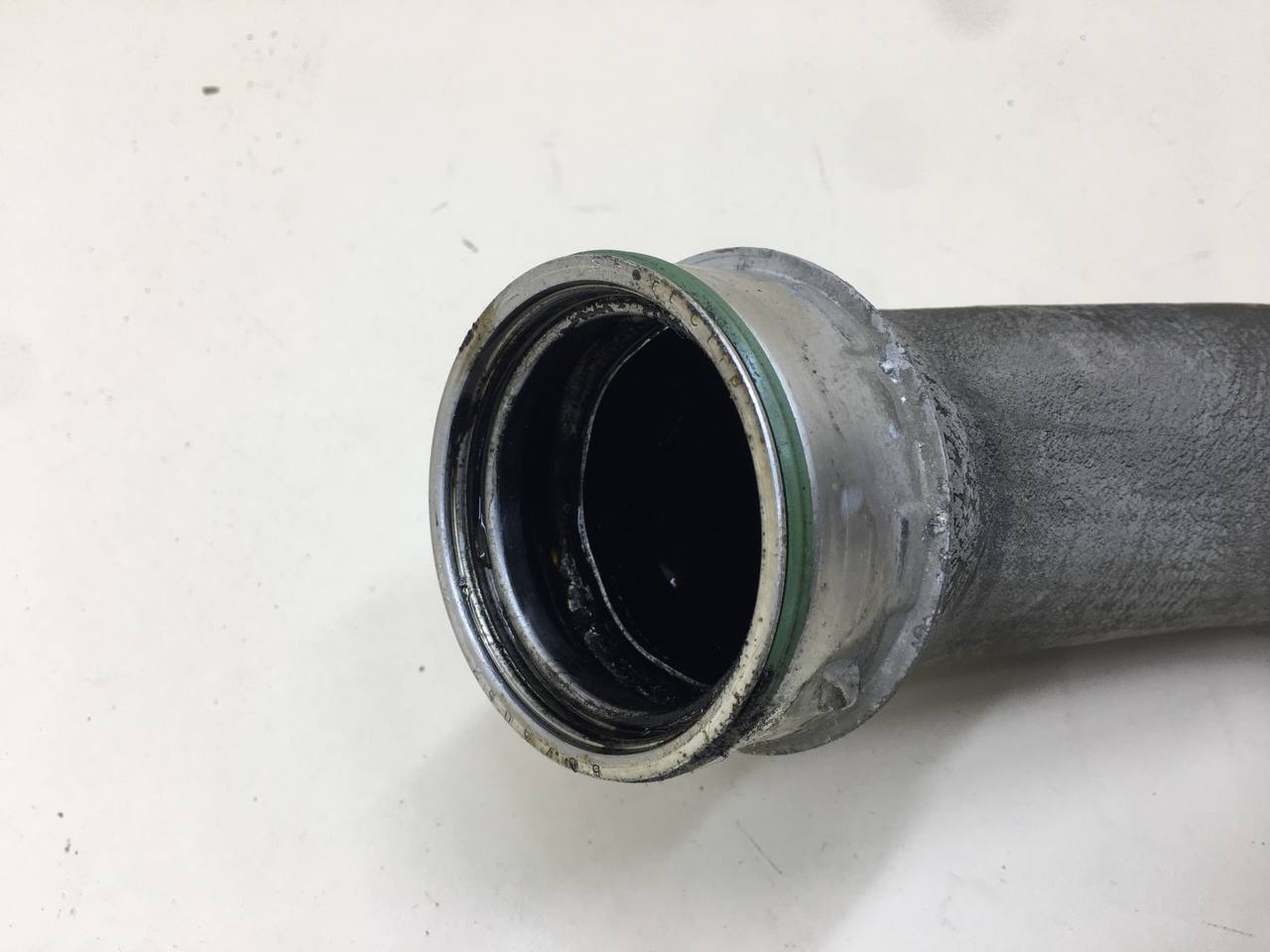 Патрубок интеркулера Volkswagen Tiguan (5N1) 2007-2011 Патрубок интеркулера Volkswagen Tiguan (5N1) 2007-2011