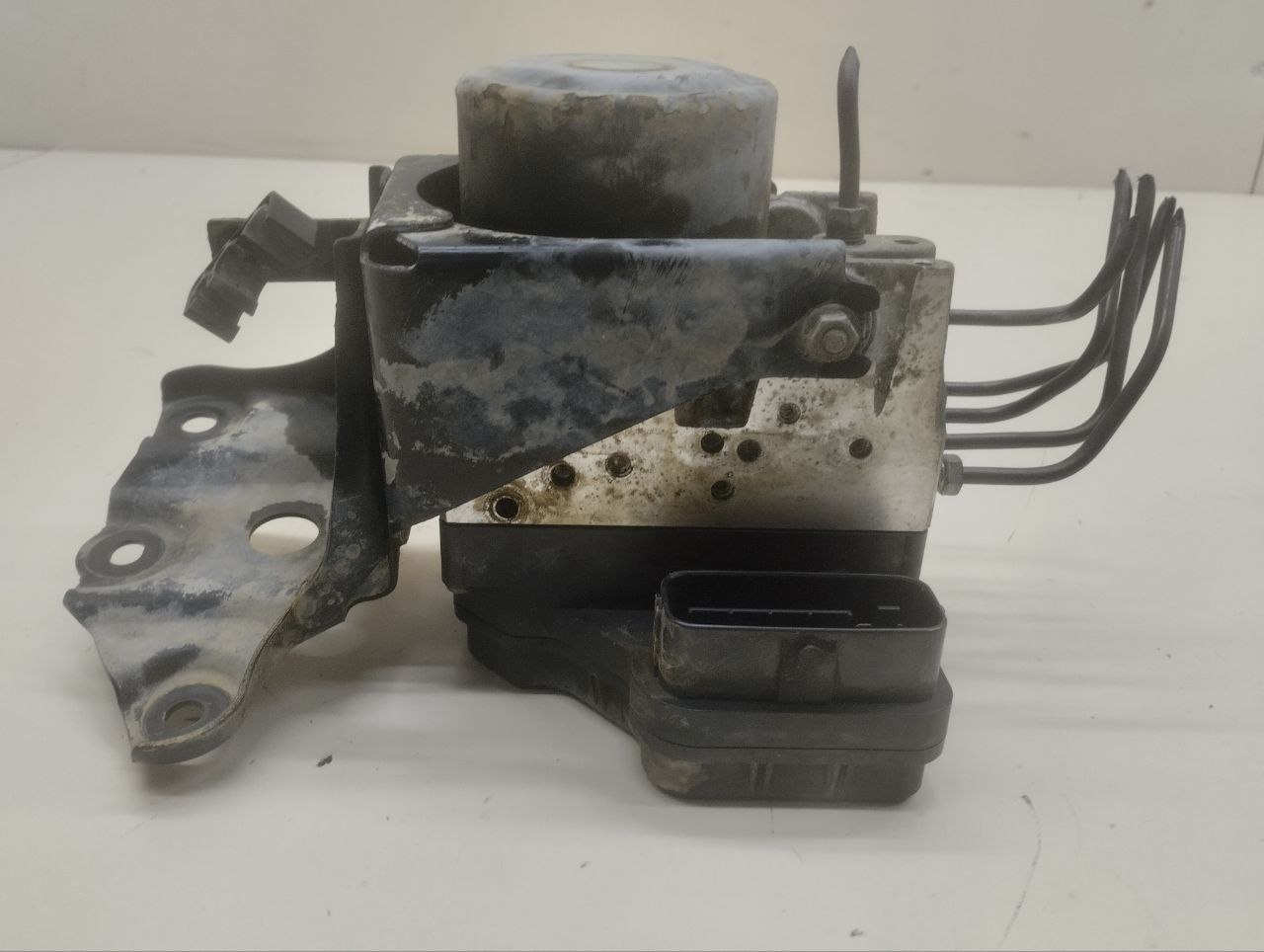 Блок ABS (насос) Toyota Rav 4 (A30) 2006-2013