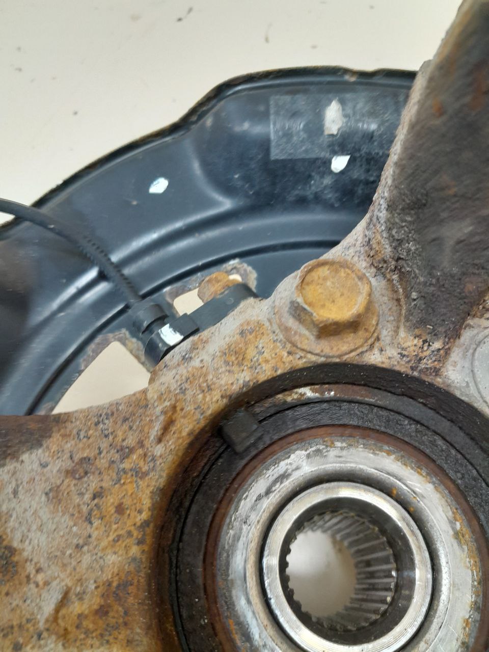 Кулак поворотный передний левый Toyota Rav 4 (A30) 2006-2013