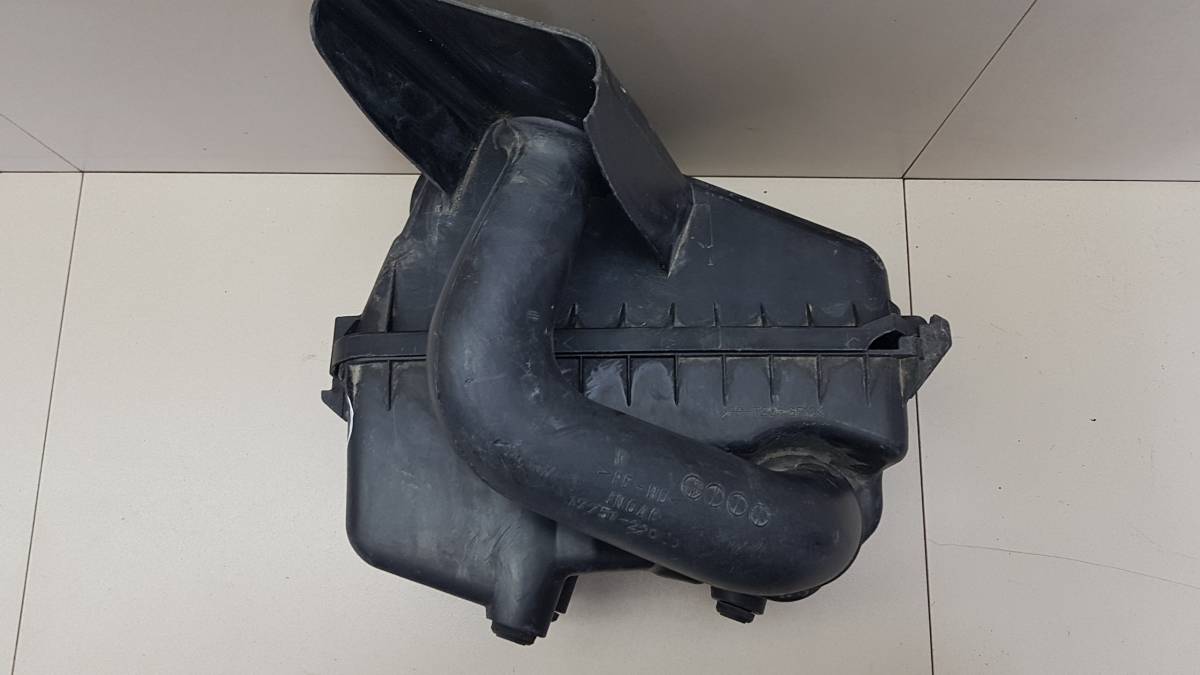 Корпус воздушного фильтра Toyota Vista Ardeo (V50) 1998-2003