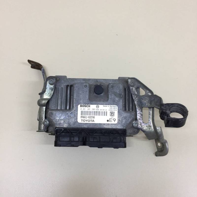 Блок управления двигателем Toyota Auris (E150) 2006-2012