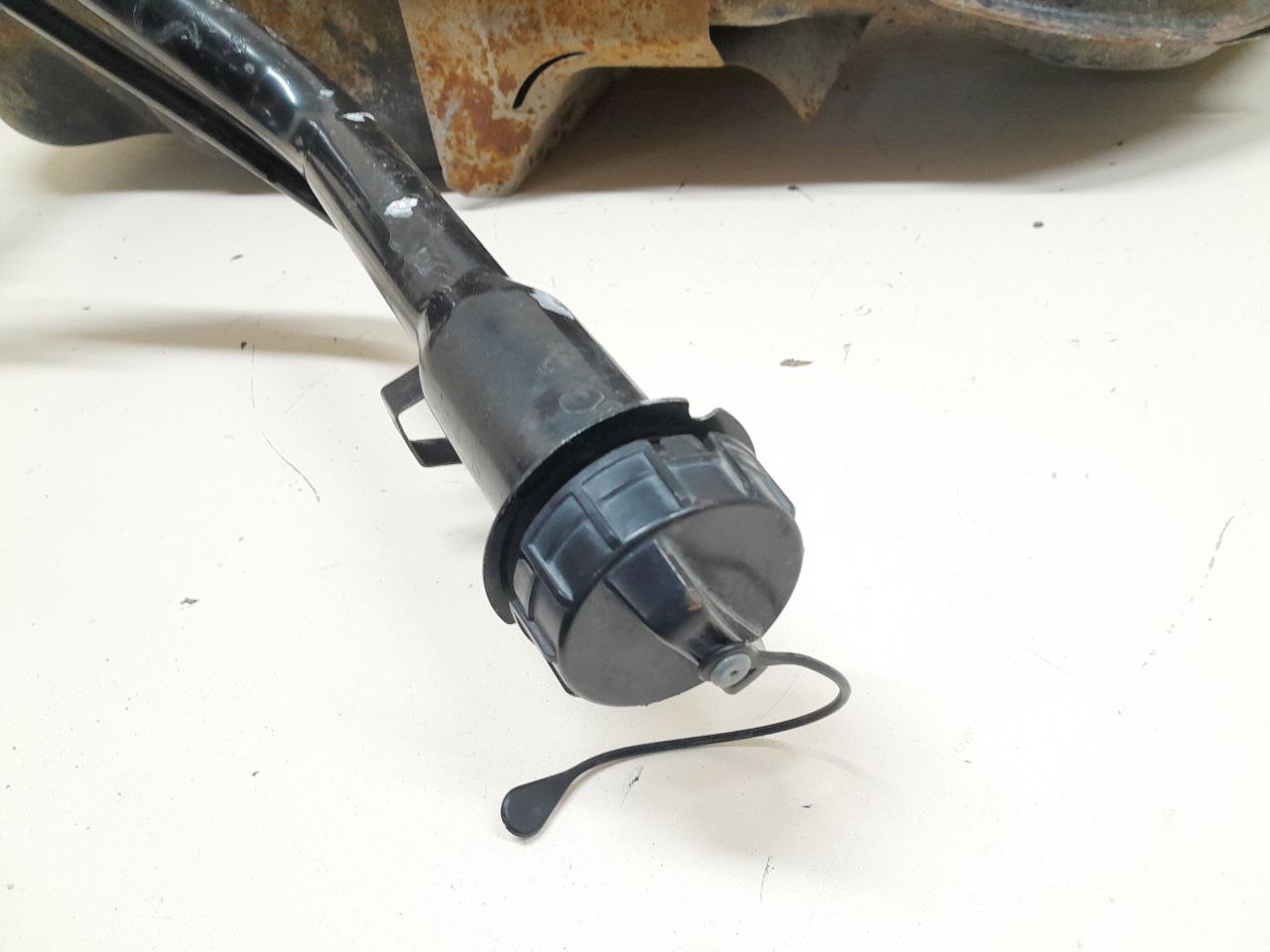 Горловина топливного бака Mitsubishi Lancer X (CX, CY) 2007> Горловина топливного бака Mitsubishi Lancer X (CX, CY) 2007>