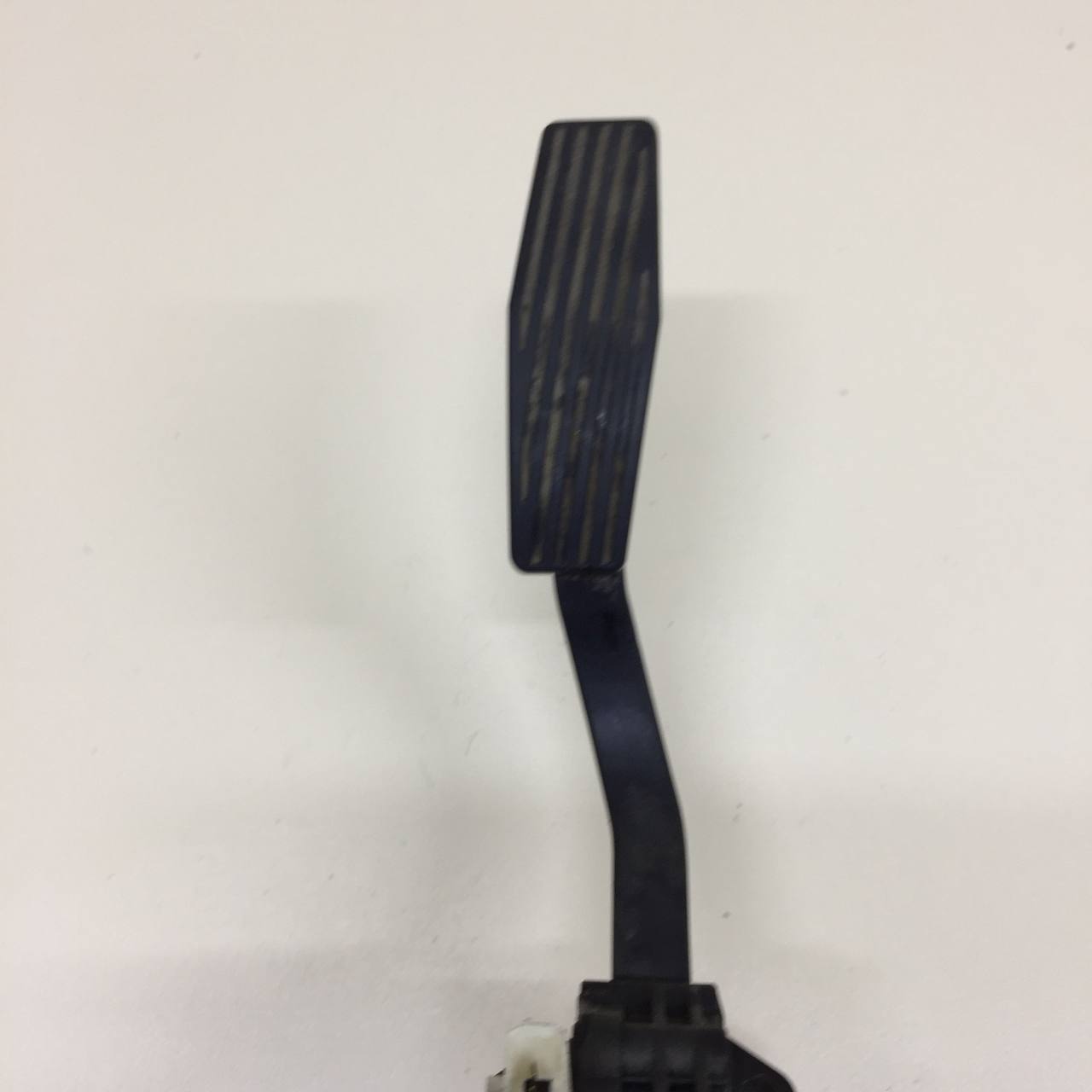 Педаль газа Chevrolet Cobalt (T250) 2011-2015