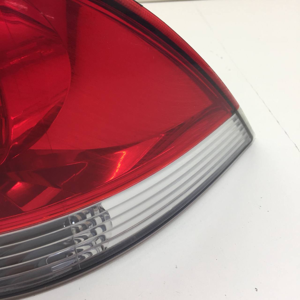 Фонарь задний правый Mitsubishi Lancer 9 (CS/Classic) 2000-2011 Фонарь задний правый Mitsubishi Lancer 9 (CS/Classic) 2000-2011