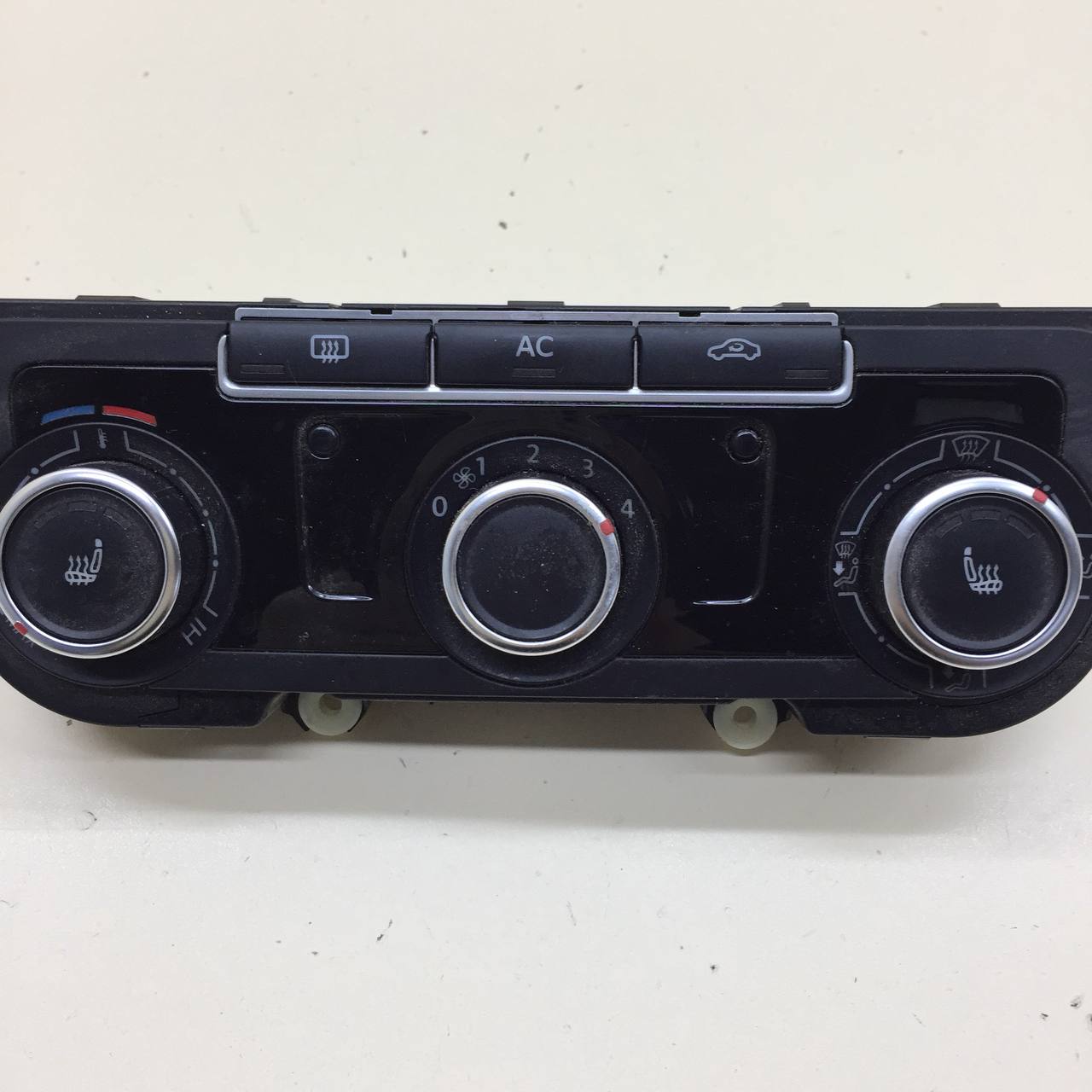 Блок управления климатической установкой Volkswagen Golf 6 (5K) 2009-2013 Блок управления климатической установкой Volkswagen Golf 6 (5K) 2009-2013