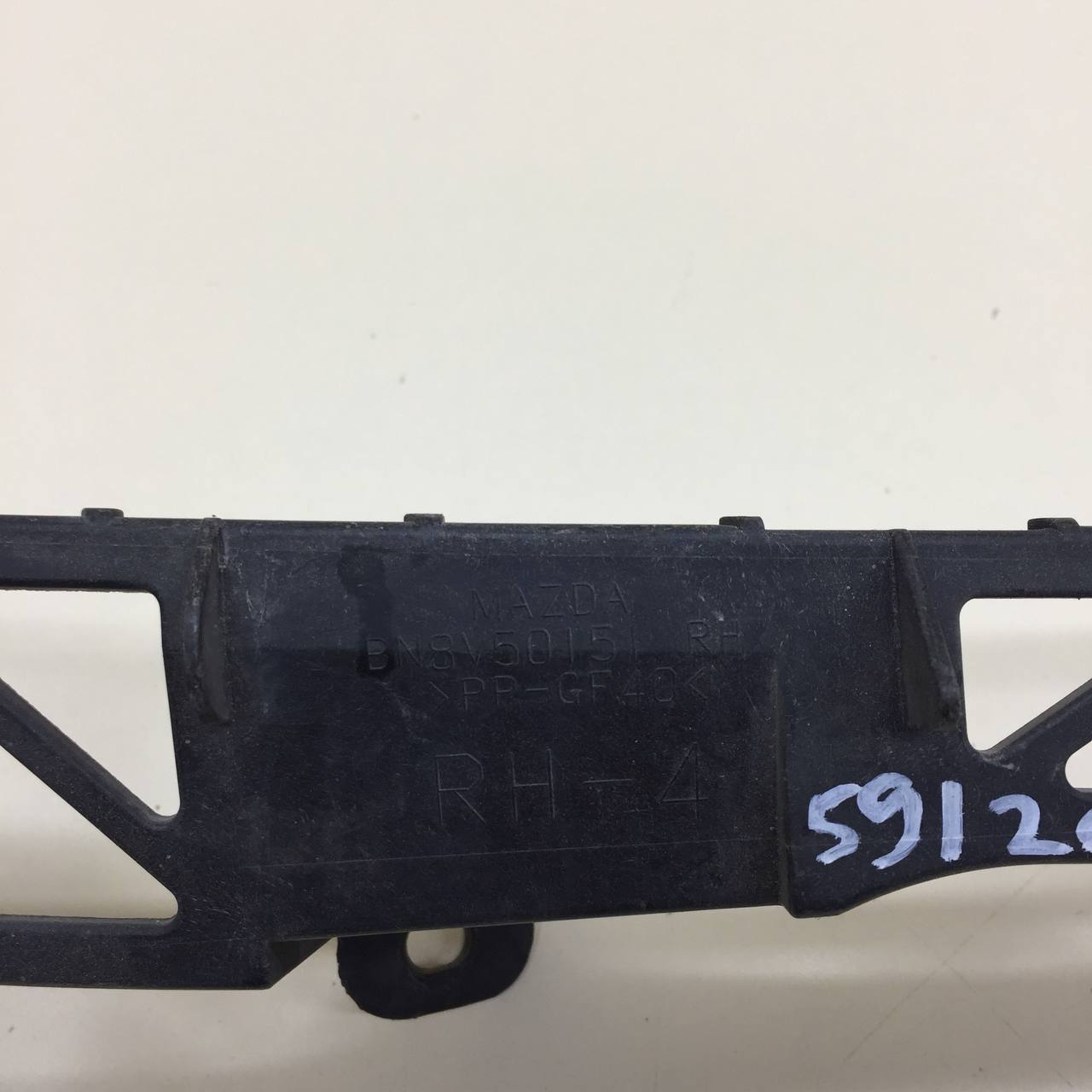 Кронштейн фар правый Mazda Mazda 3 (BK) 2002-2009