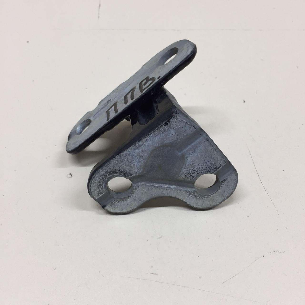 Петля двери передней правой верхняя Jaguar XE (760) 2014-2021