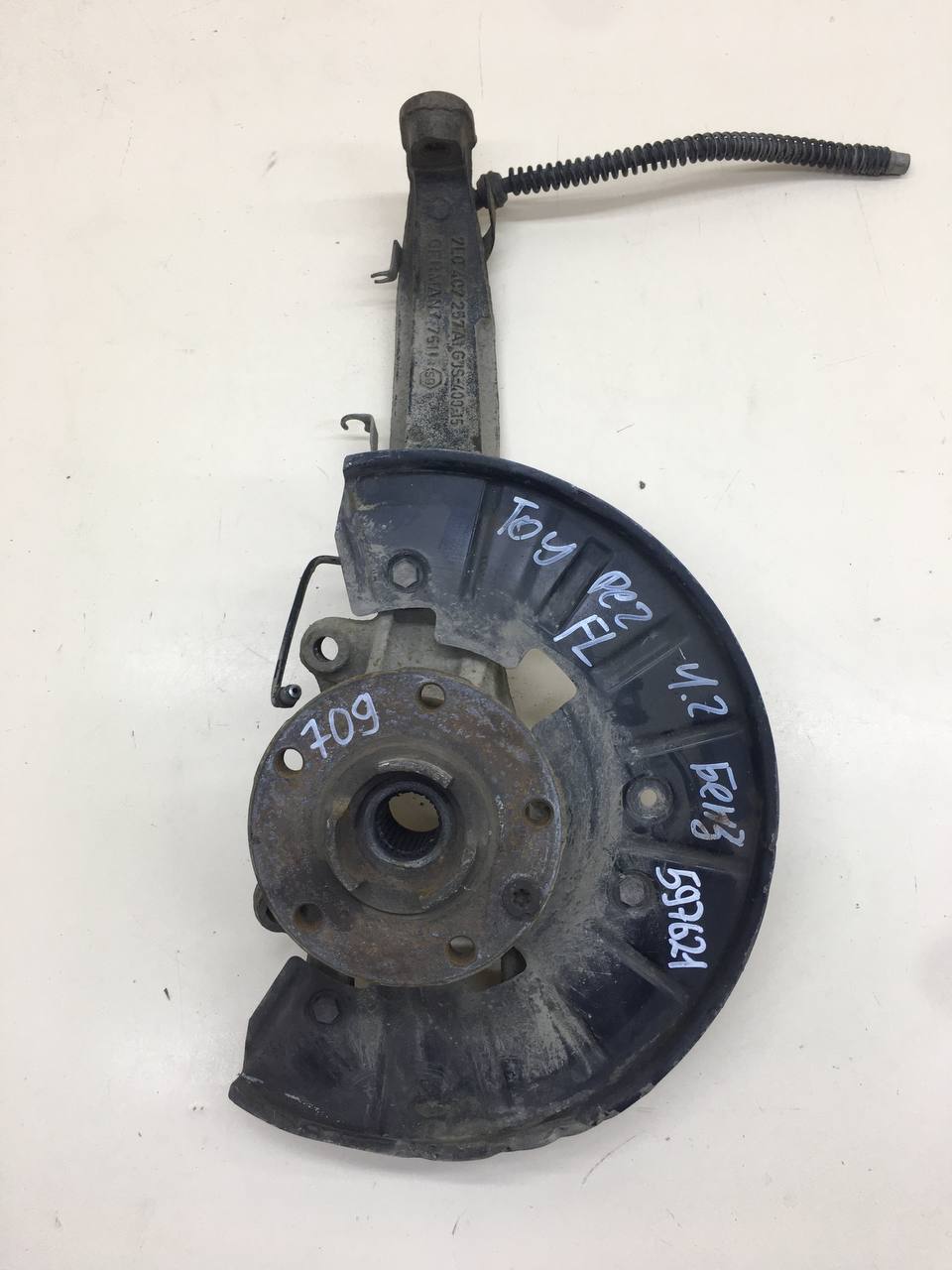 Кулак поворотный передний левый Volkswagen Touareg (7L) 2002-2010