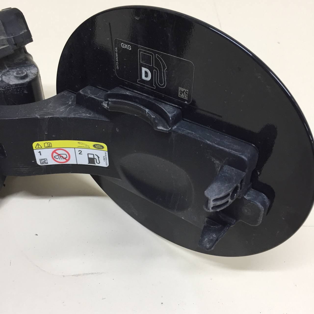 Лючок бензобака Jaguar XE (760) 2014-2021 Лючок бензобака Jaguar XE (760) 2014-2021
