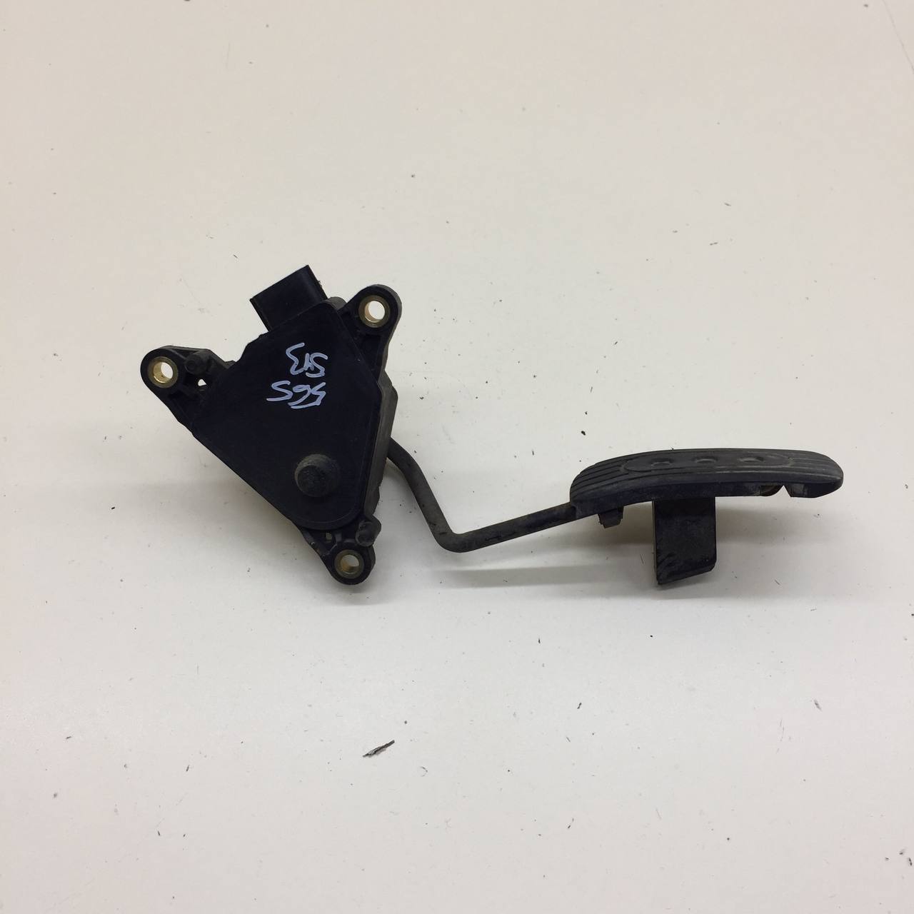 Педаль газа Nissan Tiida (C11) 2007-2014 Педаль газа Nissan Tiida (C11) 2007-2014
