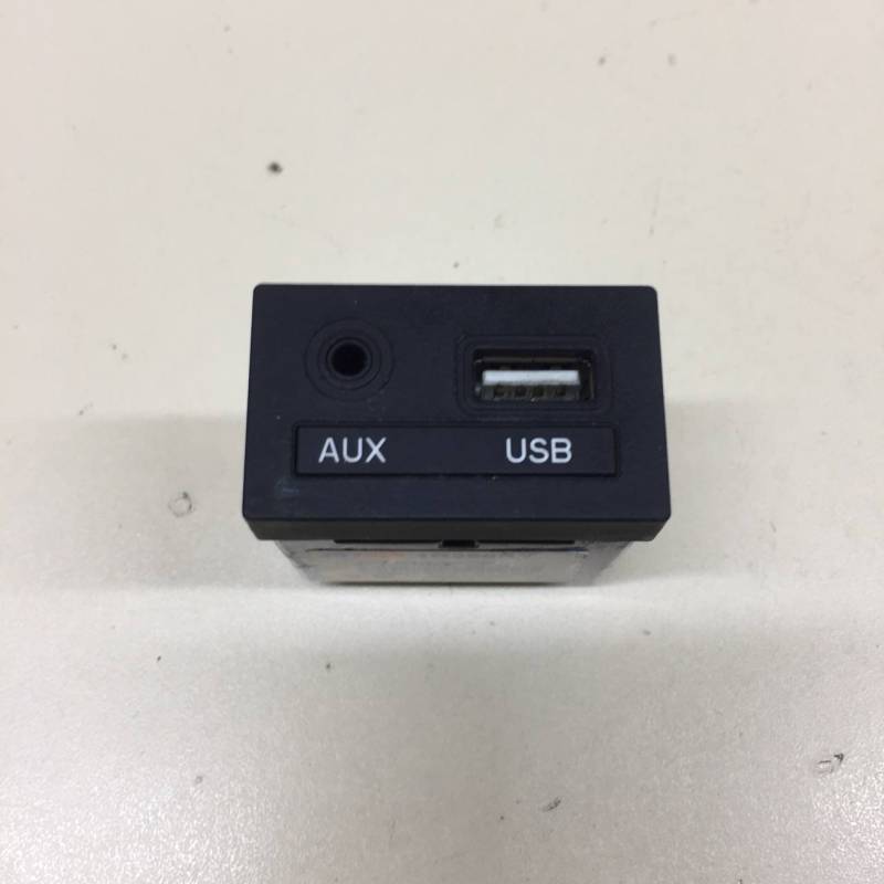 Разъем (USB AUX) Hyundai Solaris (RB) 2010-2017 Разъем (USB AUX) Hyundai Solaris (RB) 2010-2017