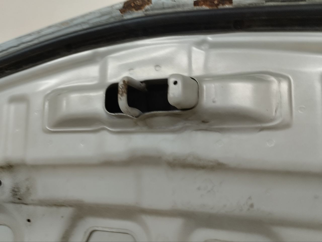 Капот Nissan Almera Classic (B10) 2006-2013 Капот Nissan Almera Classic (B10) 2006-2013